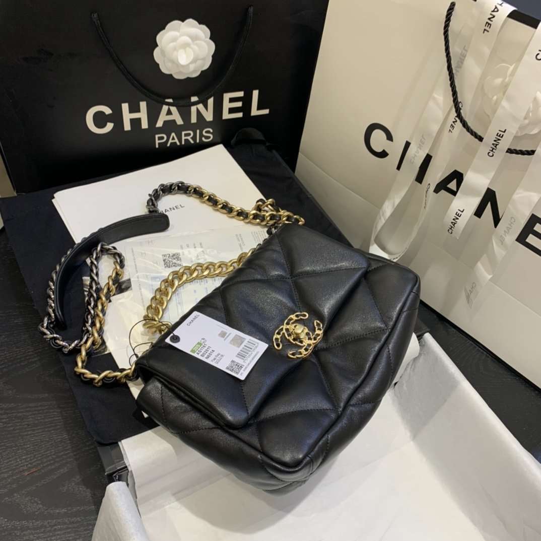 Chanel 19 Small Flap Bag Black product image 3, provided for visual reference and product detail review