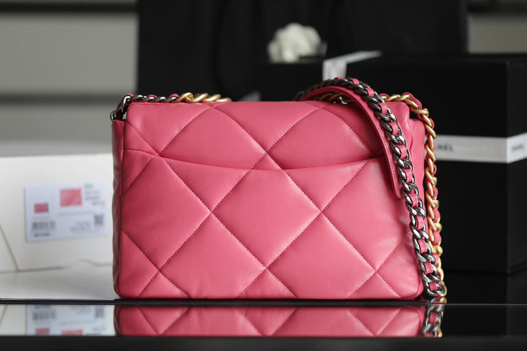 Chanel 19 Flap Bag Medium Pink - 30cm product image 2, provided for visual reference and product detail review