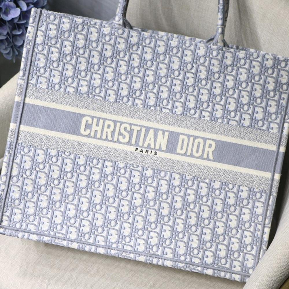 Dior Book Tote product image 2, provided for visual reference and product detail review