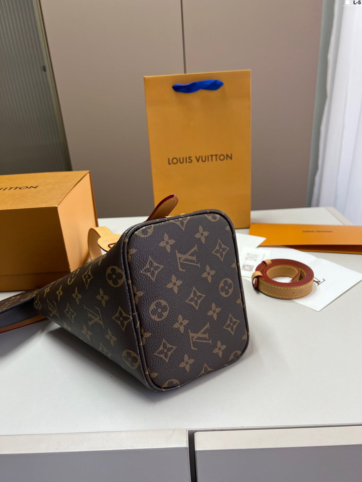 Louis Vuitton LV Vintage Bucket Tote Bag - Brown product image 4, provided for visual reference and product detail review