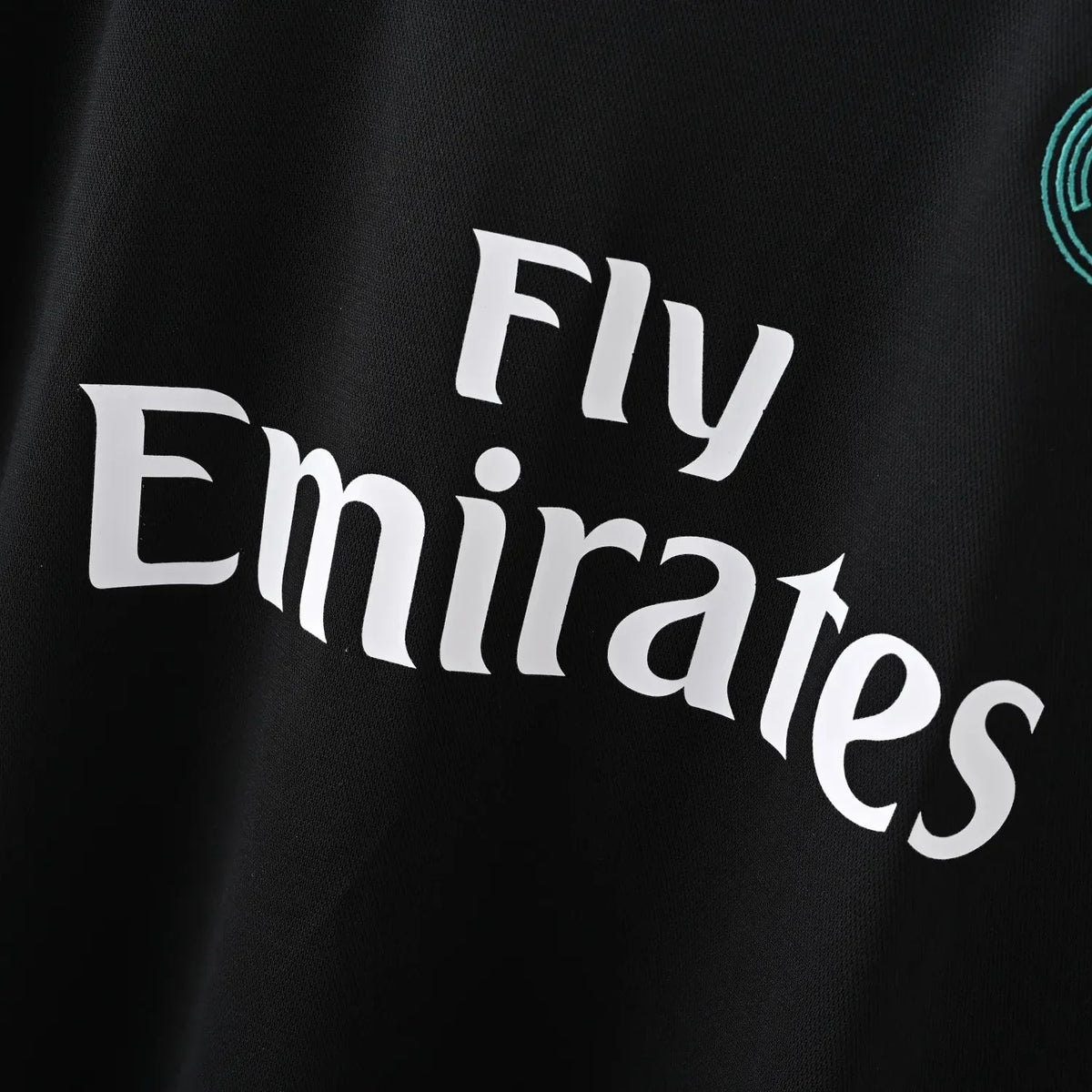 Retro-Real-Madrid-Away-Kit-17/18-Football-Jersey product image 5