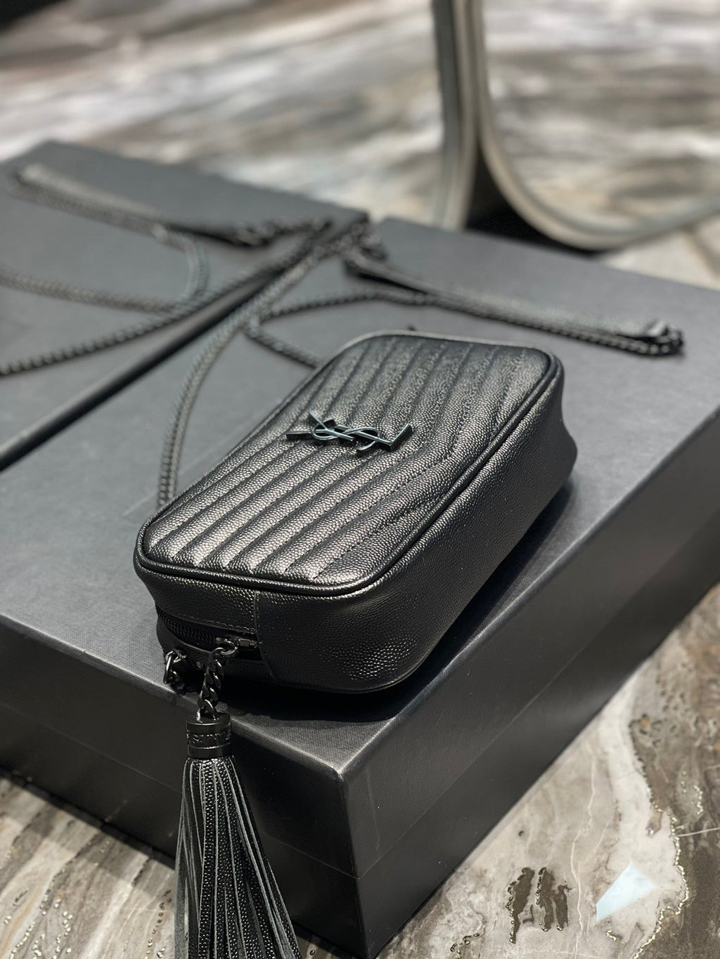 YSL Loulou Mini Camera Bag 18cm Black product image 2, provided for visual reference and product detail review