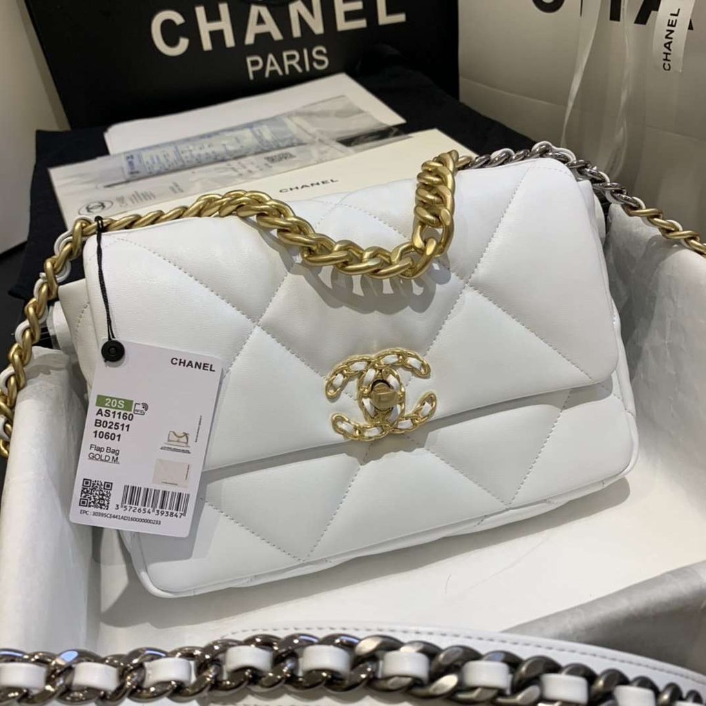 Chanel 19 Medium Flap Bag product image 1, provided for visual reference and product detail review