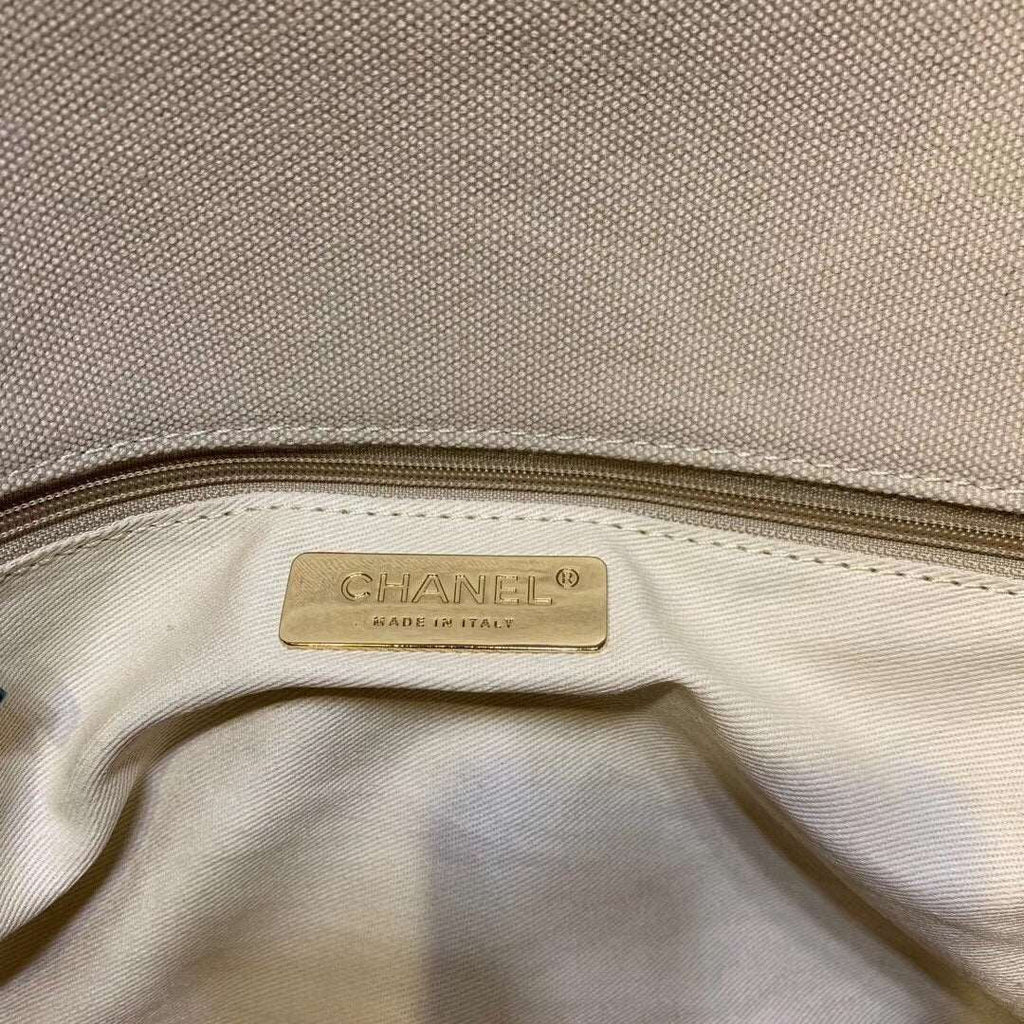 Chanel 19 Medium Denim Flap Bag Beige product image 9, provided for visual reference and product detail review