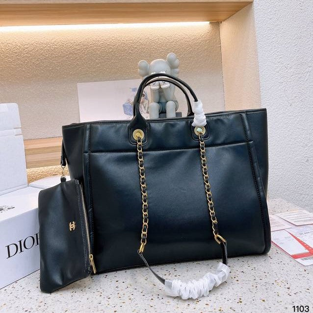 Chanel Deauville Em Couro Preta Italiana Bag - Black product image 2, provided for visual reference and product detail review