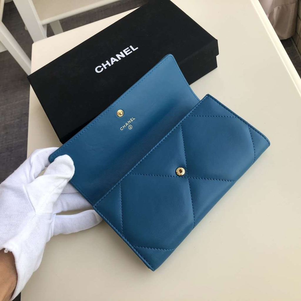 Chanel 19 Quilted Flap Wallet product image 5, provided for visual reference and product detail review