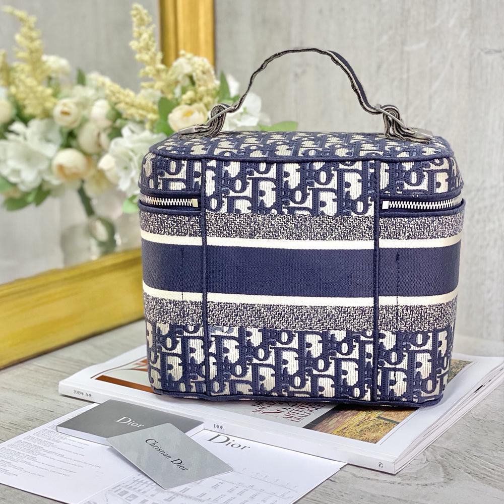DiorTravel Vanity Case product image 8, provided for visual reference and product detail review