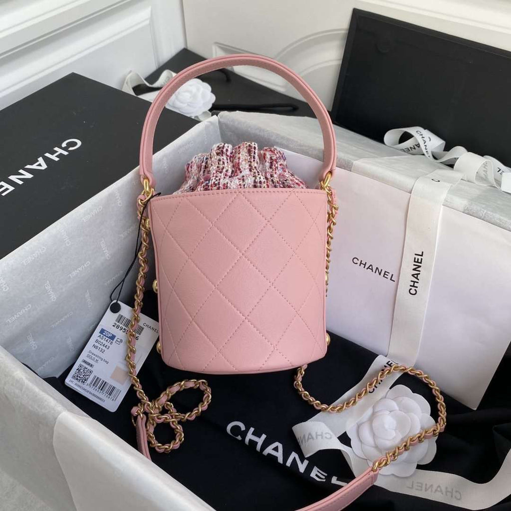 Chanel 2020 Tweed Soul Bucket Bag Pink product image 2, provided for visual reference and product detail review