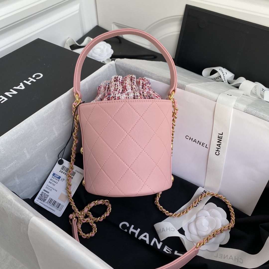 Chanel 2020 Tweed Soul Bucket Bag Pink product image 2, provided for visual reference and product detail review