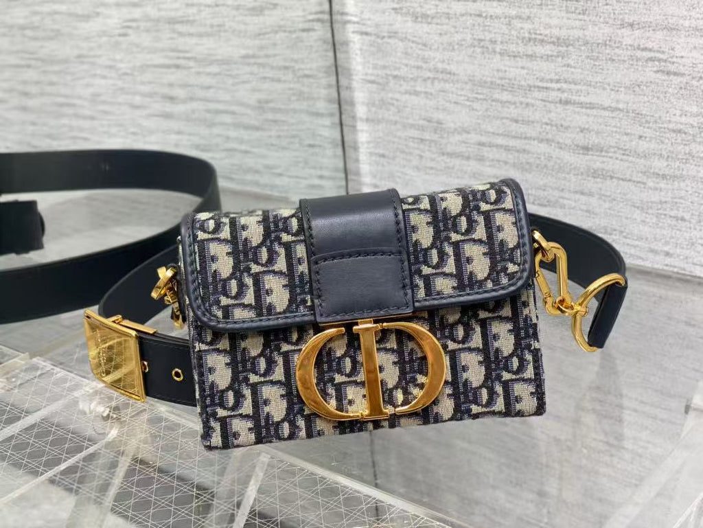 Dior 30 Montaigne Mini Box 17.5cm 002 product image 8, provided for visual reference and product detail review