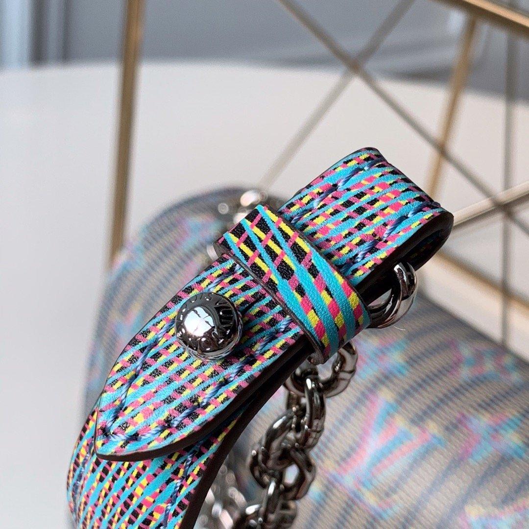 Louis Vuitton Twist MM Shoulder Bag product image 3, provided for visual reference and product detail review