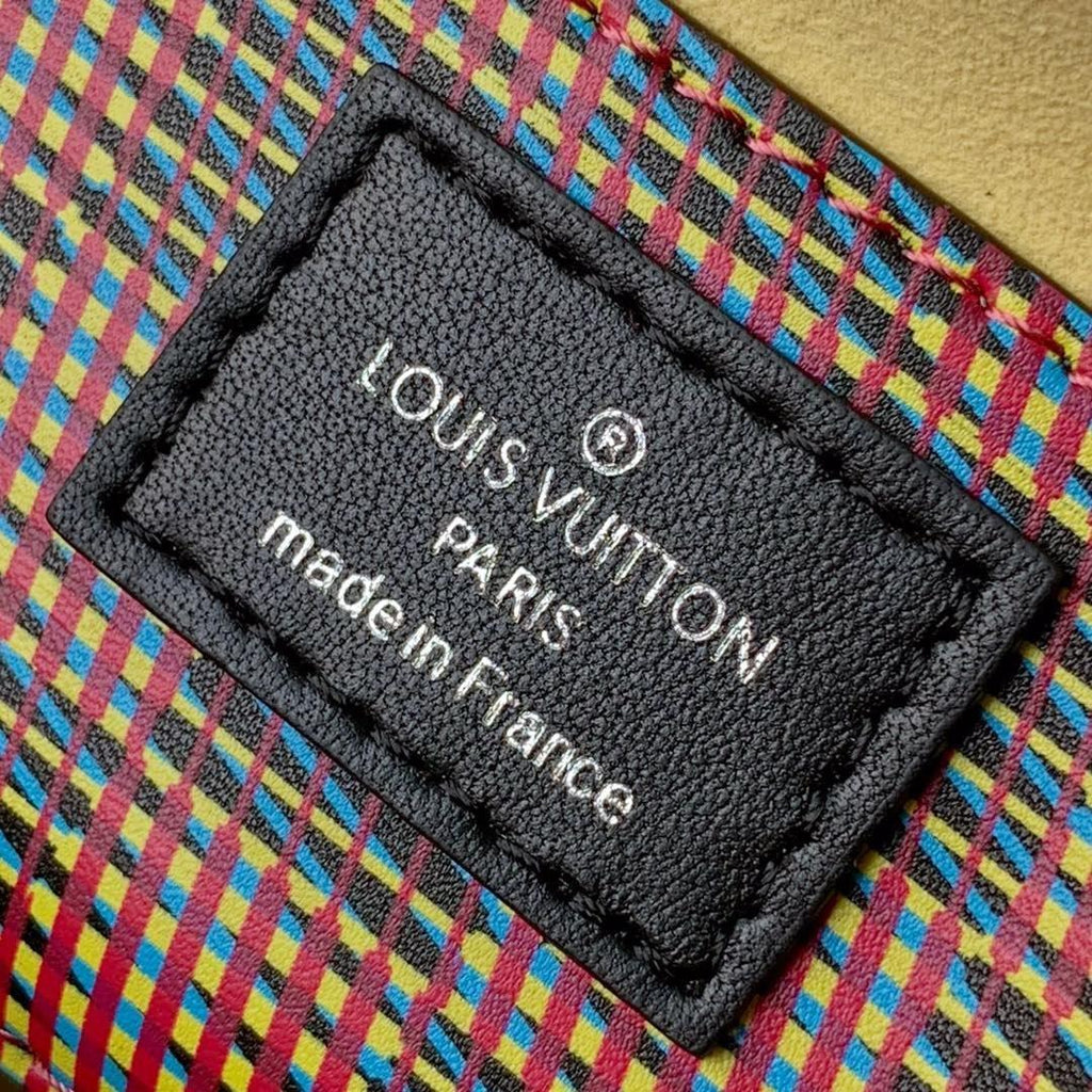 Louis Vuitton Twist MM Shoulder Bag product image 8, provided for visual reference and product detail review