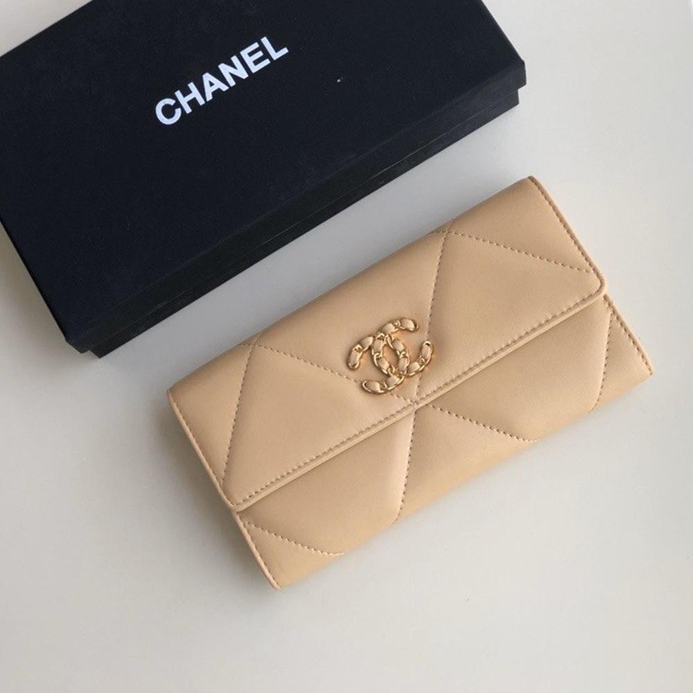 Chanel 19 Quilted Flap Wallet Long Goatskin product image 3, provided for visual reference and product detail review