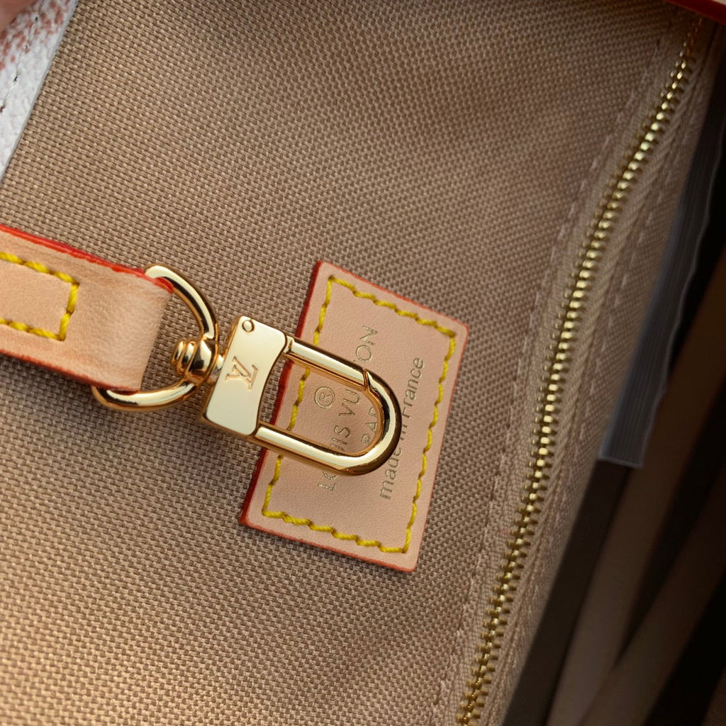Louis Vuitton OnTheGo MM Tote Bag Monogram Dune Cruise product image 11, provided for visual reference and product detail