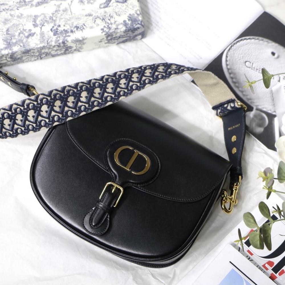 Medium Dior Bobby Bag product image 1, provided for visual reference and product detail review