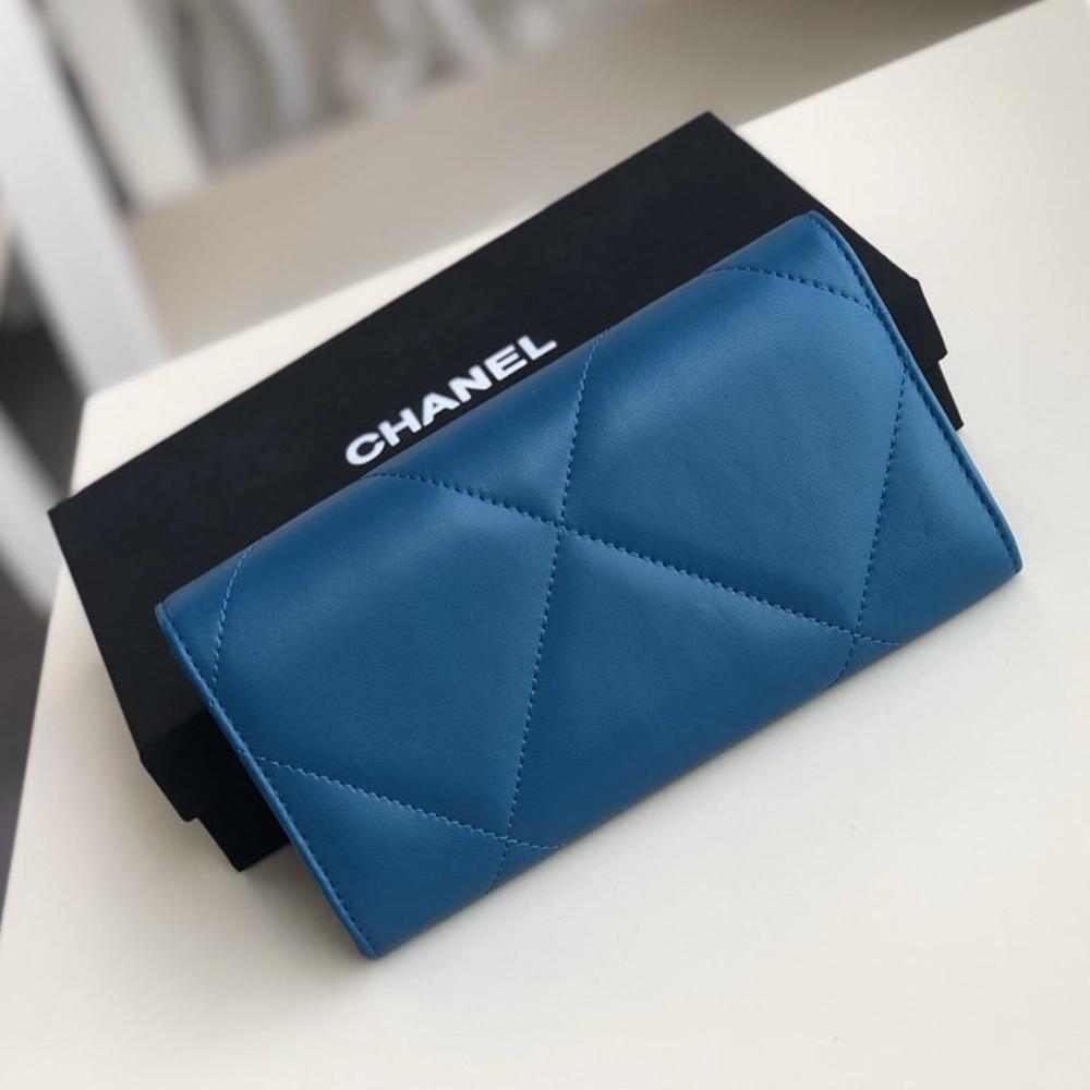 Chanel 19 Quilted Flap Wallet product image 4, provided for visual reference and product detail review