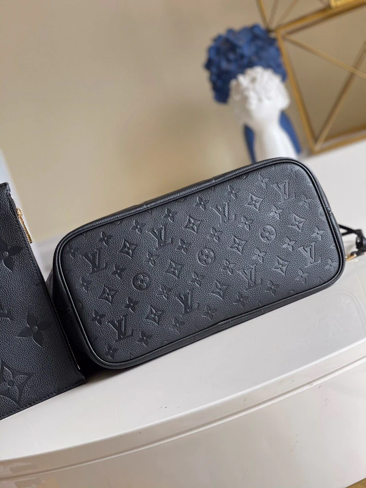 Louis Vuitton Neverfull MM Tote Bag - Black product image 4, provided for visual reference and product detail review