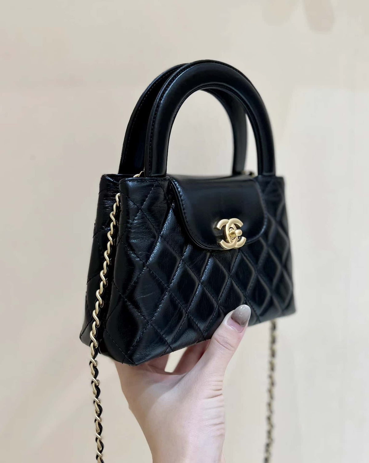 Chanel Kelly Mini Shopping Bag Mini 23K Shiny Aged Calfskin Black product image 2, provided for visual reference and product