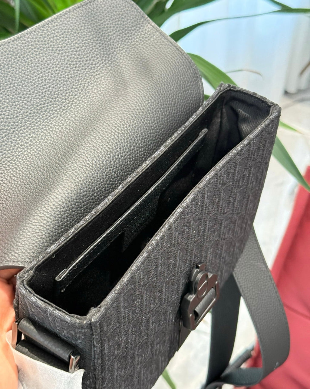Serenityll 200105 Dior Bag product image 3, provided for visual reference and product detail review