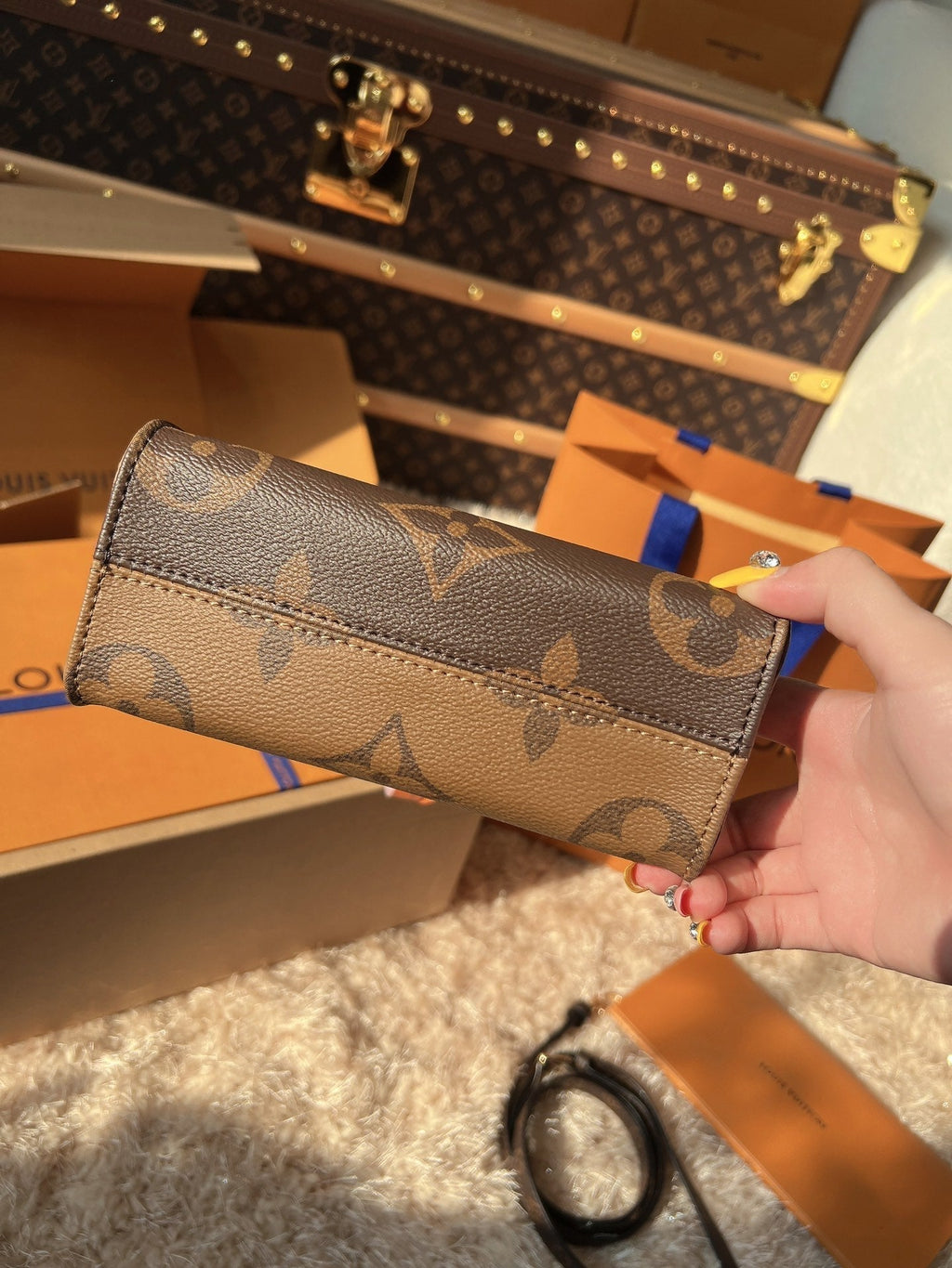LV OnTheGo PM Monogram Reverse Canvas Tote Handle Bag with Leather Trim and Shoulder Strap product image 3, provided for