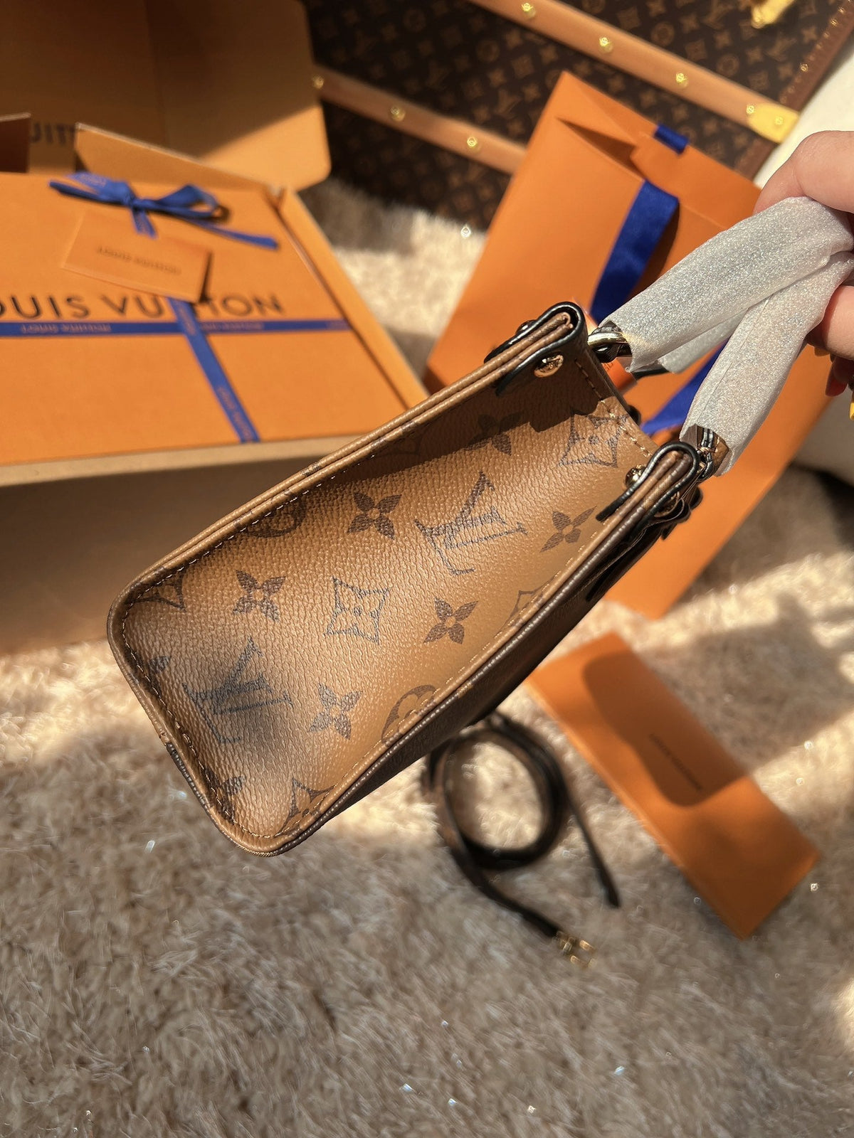 LV OnTheGo PM Monogram Reverse Canvas Tote Handle Bag with Leather Trim and Shoulder Strap product image 4, provided for