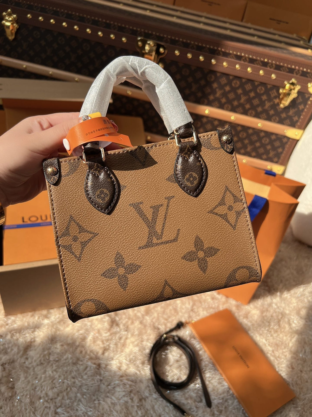 LV OnTheGo PM Monogram Reverse Canvas Tote Handle Bag with Leather Trim and Shoulder Strap product image 5, provided for