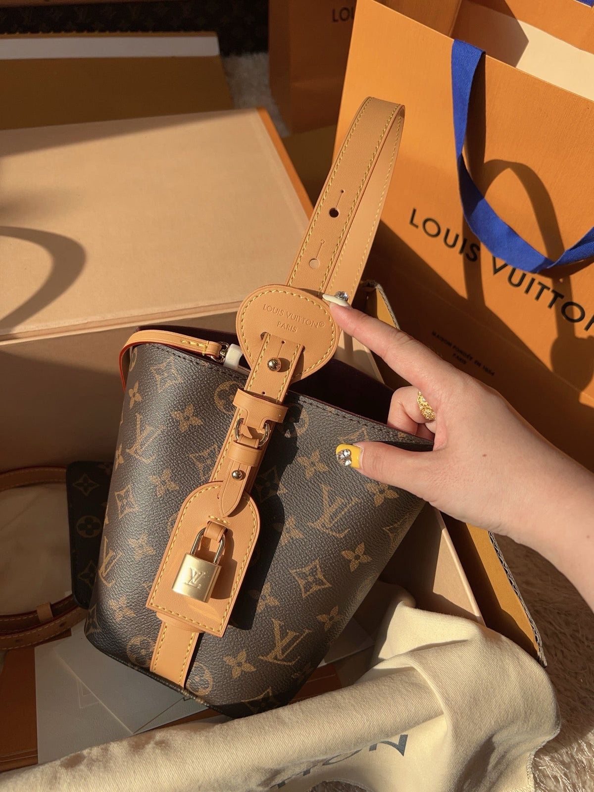 LV Sac Noé BB Monogram Canvas Bucket Shoulder Bag with Leather Trim and Drawstring Closure product image 4, provided for