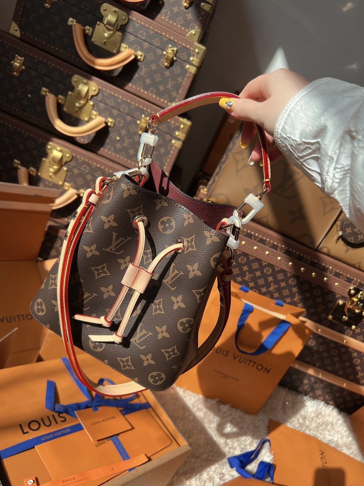 LV Neonoé Monogram Canvas Bucket Bag with Leather Trim and Shoulder Strap product image 1, provided for visual reference and