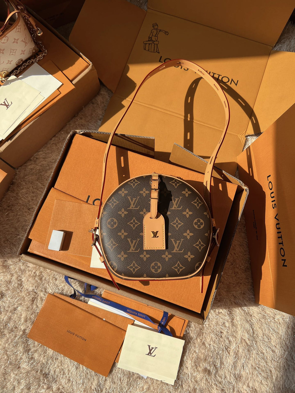 LV Boite Chapeau Souple Monogram Canvas Round Hat Box Bag with Top Handle product image 1, provided for visual reference and