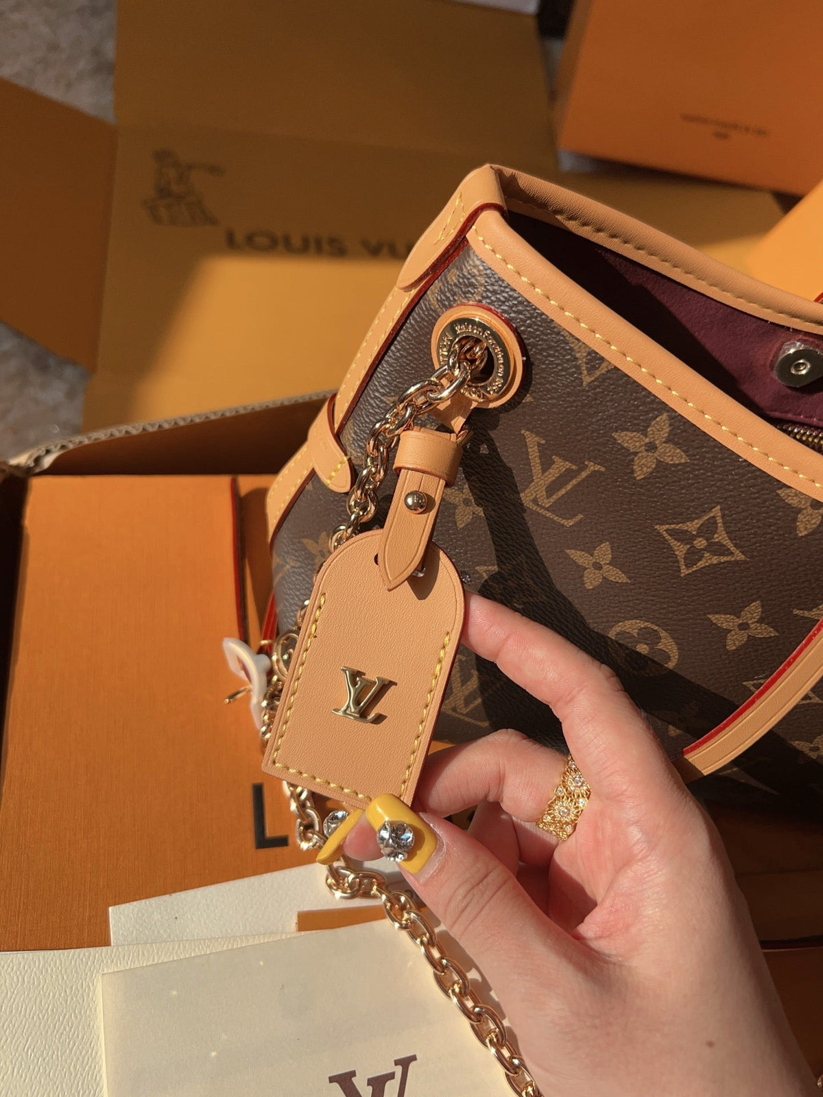 LV Pochette Metis Monogram Canvas Crossbody Bag with Chain Strap product image 2, provided for visual reference and product