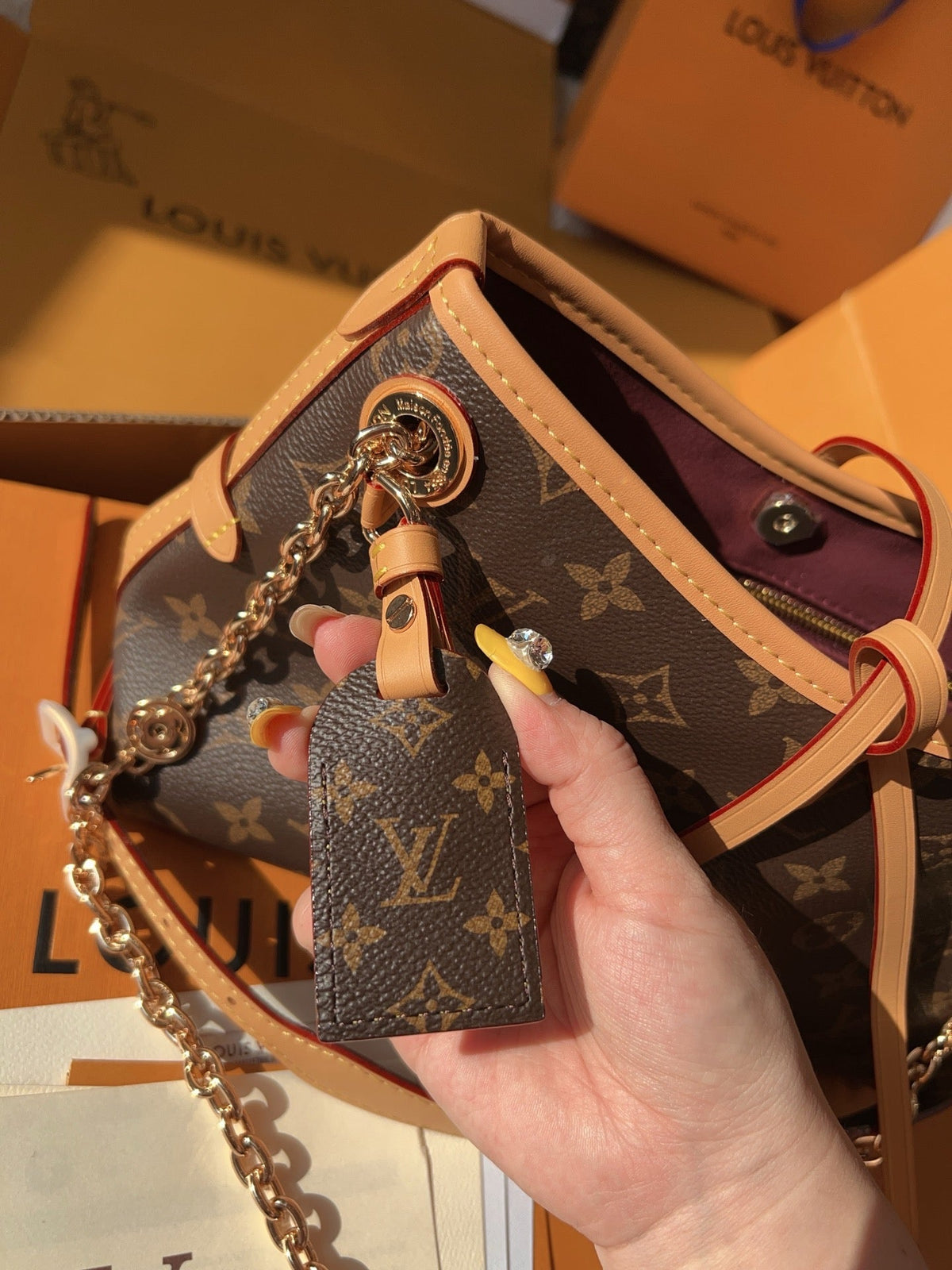 LV Pochette Metis Monogram Canvas Crossbody Bag with Chain Strap product image 3, provided for visual reference and product