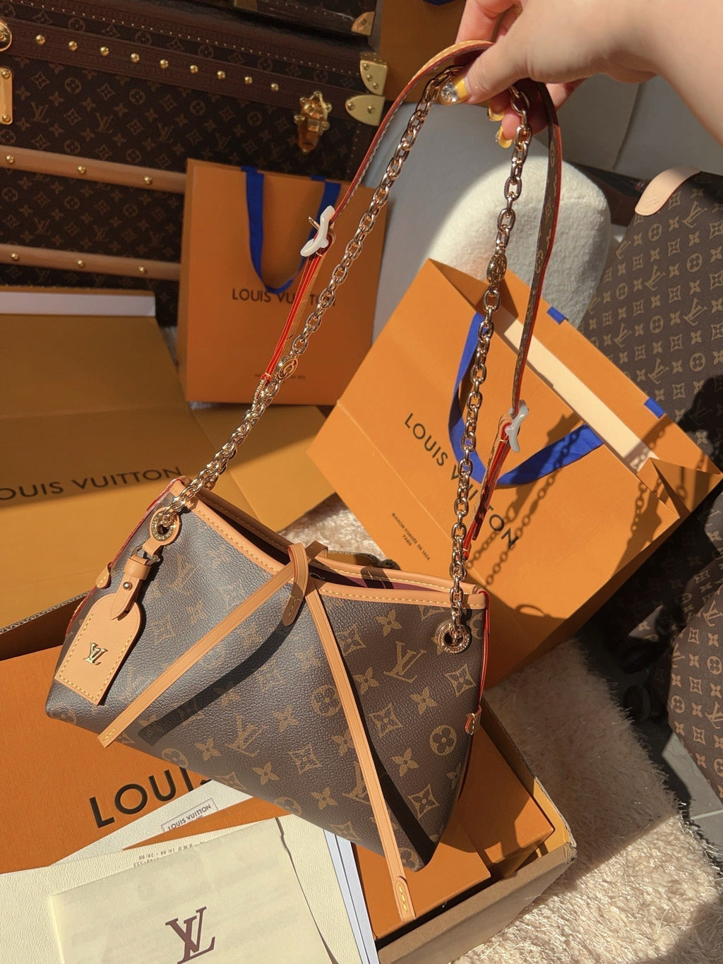 LV Pochette Metis Monogram Canvas Crossbody Bag with Chain Strap product image 5, provided for visual reference and product