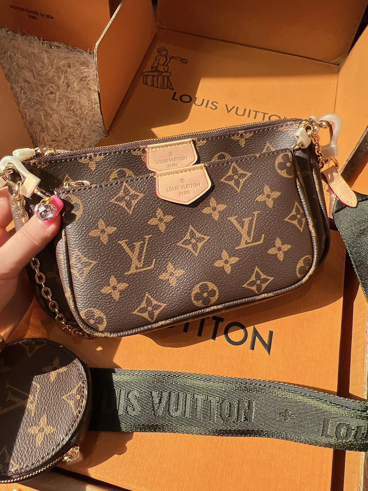 LV Multi Pochette Accessoires Monogram Canvas Crossbody Shoulder Bag with Two Pouches and Round Coin Purse product image 2,