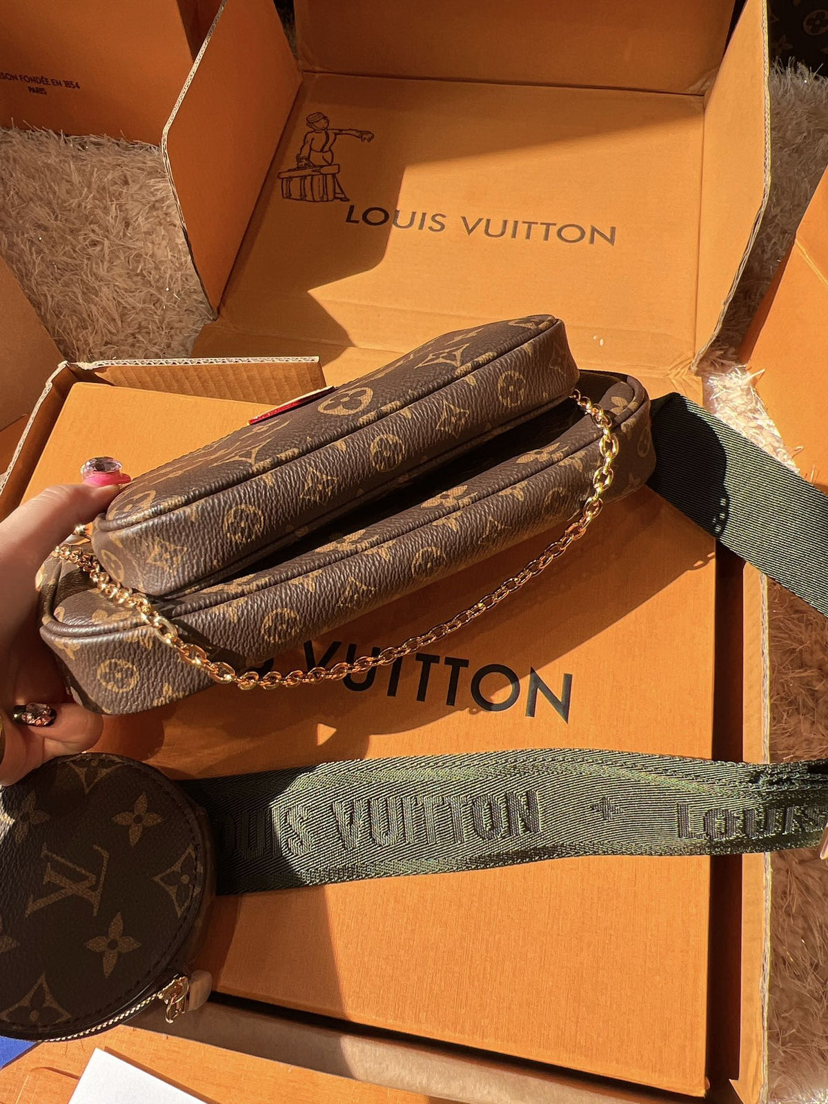 LV Multi Pochette Accessoires Monogram Canvas Crossbody Shoulder Bag with Two Pouches and Round Coin Purse product image 3,