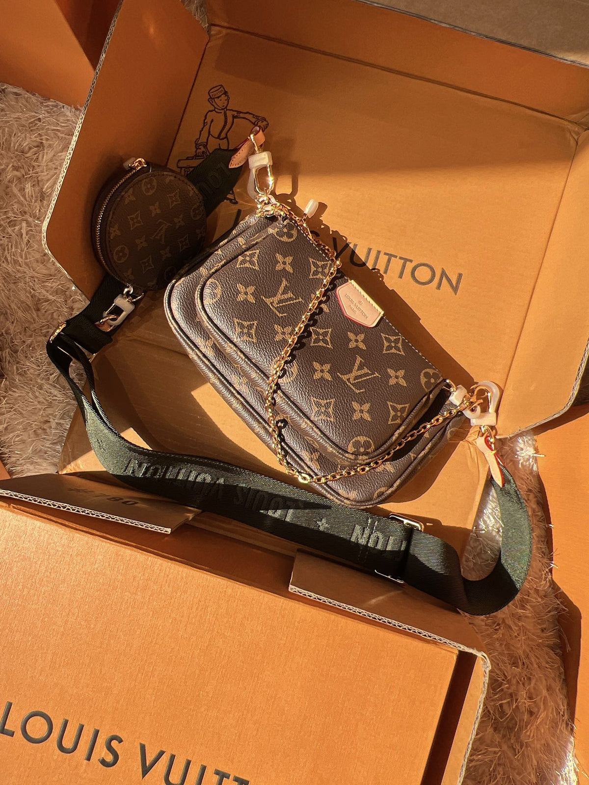 LV Multi Pochette Accessoires Monogram Canvas Crossbody Shoulder Bag with Two Pouches and Round Coin Purse product image 4,
