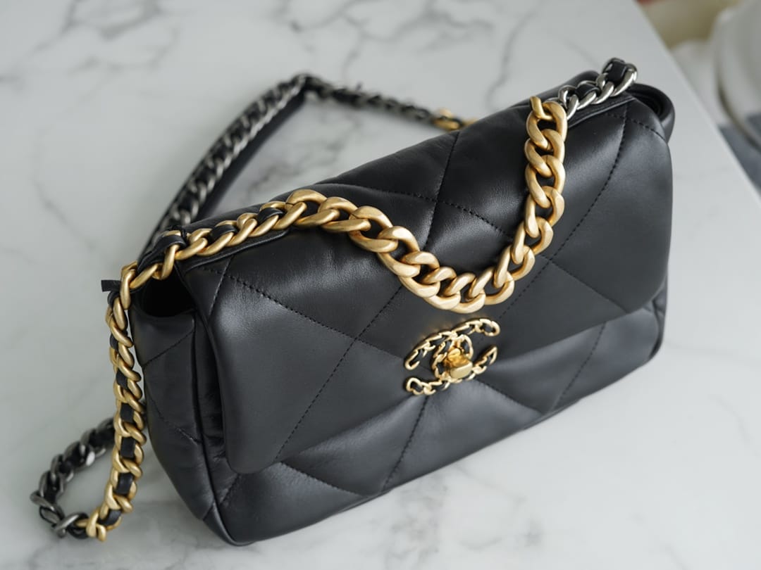 Chanel 19BAG AS1160 Black Gold Buckle Bag Small 26CM product image 6, provided for visual reference and product detail review