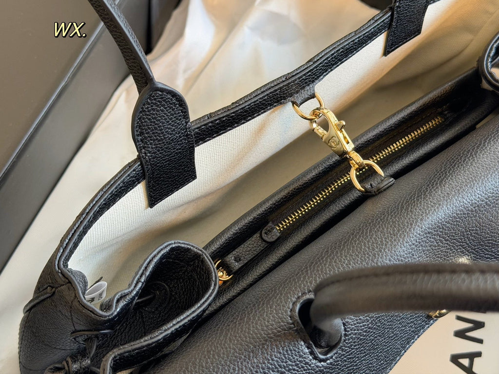 Serenityll 200106 Chanel Bag 31cm*15cm product image 4, provided for visual reference and product detail review