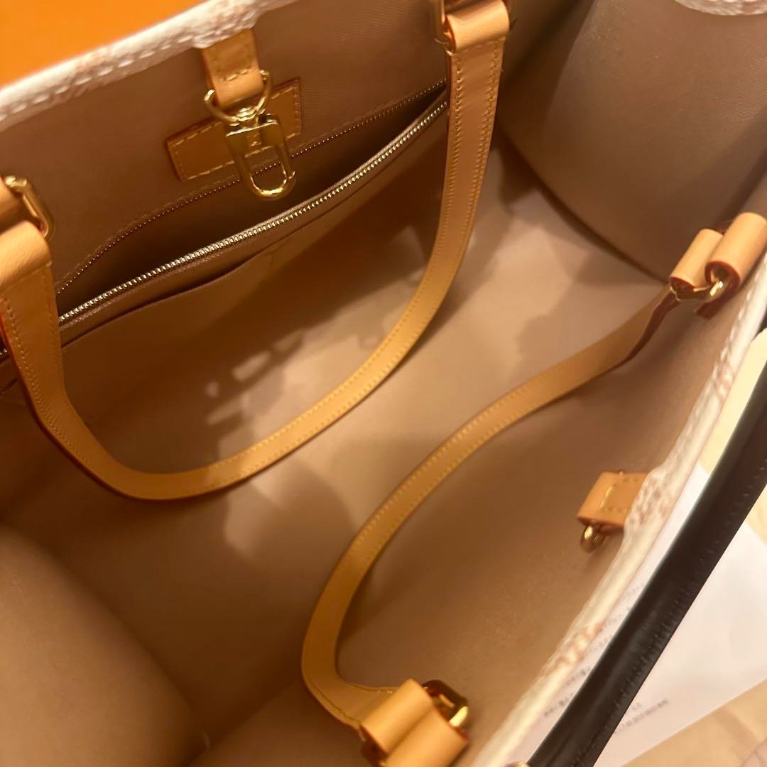 Louis Vuitton OnTheGo MM Tote Bag Monogram Dune Cruise product image 9, provided for visual reference and product detail