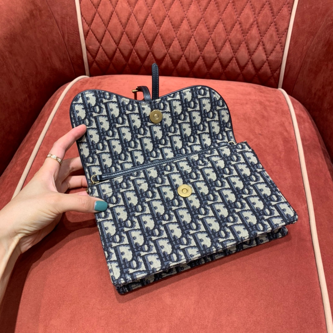 Dior Saddle Pouch Blue Dior Oblique Jacquard product image 4, provided for visual reference and product detail review