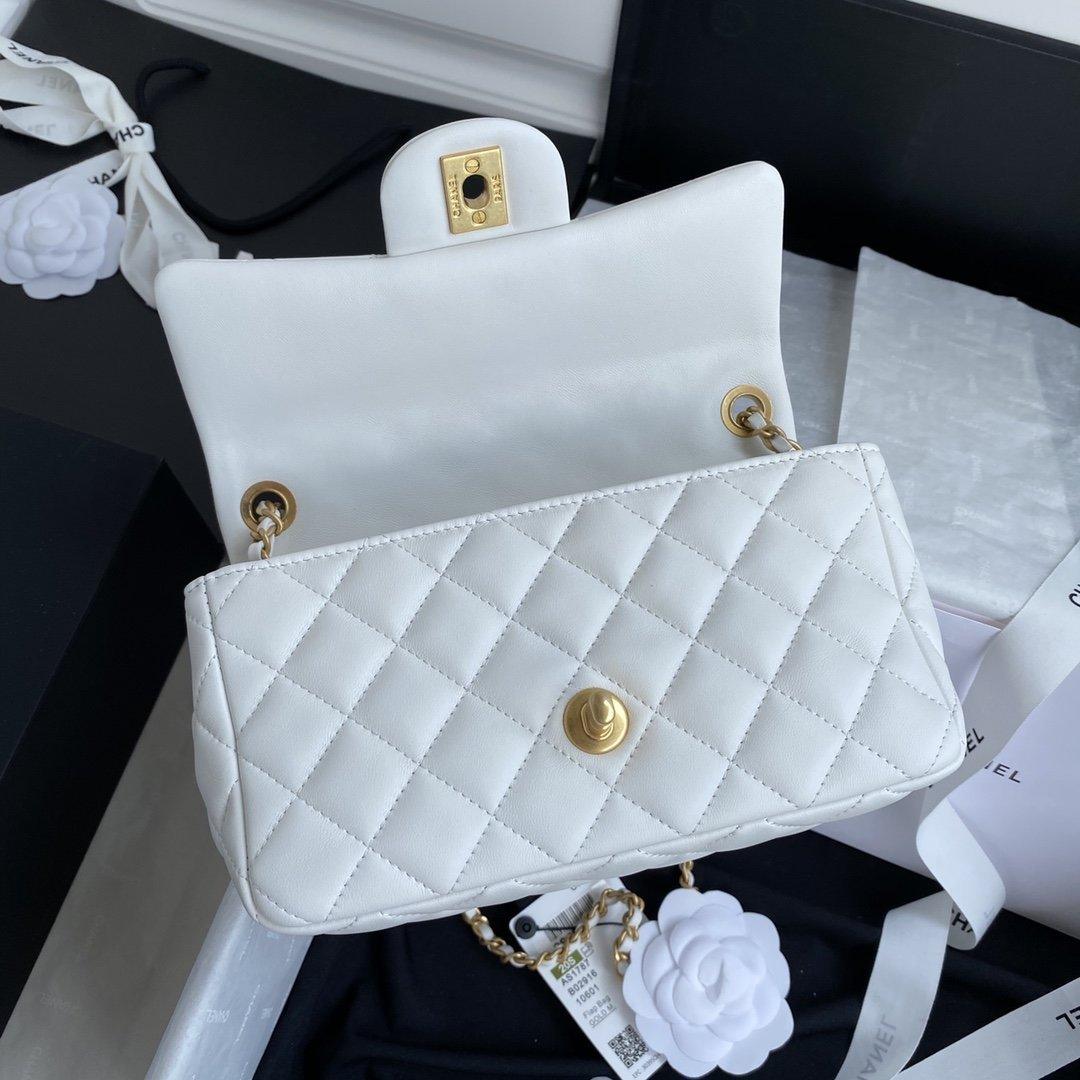 Chanel Pearl Crush Mini Flap Bag product image 5, provided for visual reference and product detail review