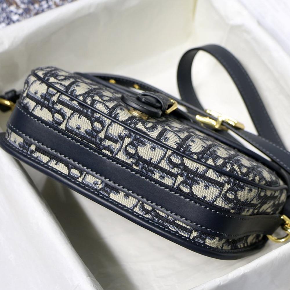 Medium Dior Bobby Bag product image 4, provided for visual reference and product detail review