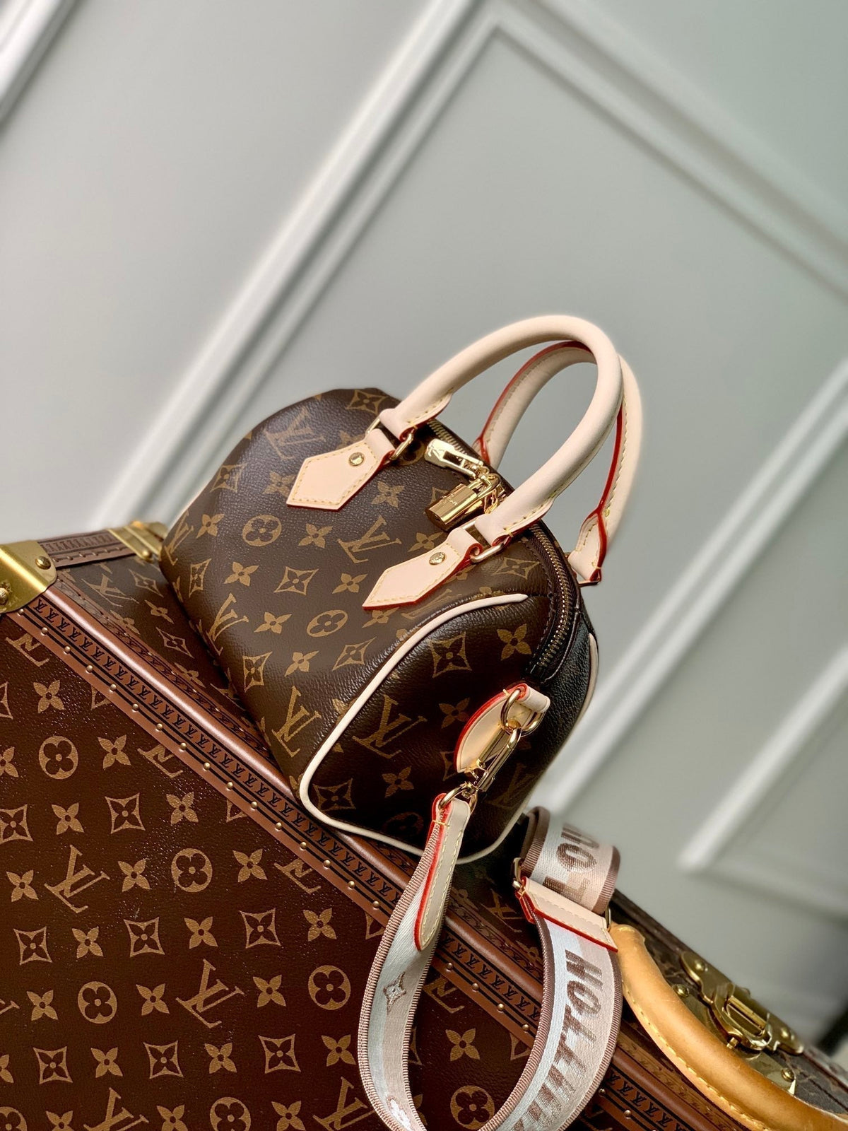 Louis Vuitton Speedy Bandouliere 20 Monogram Beige Strap Handbag product image 2, provided for visual reference and product