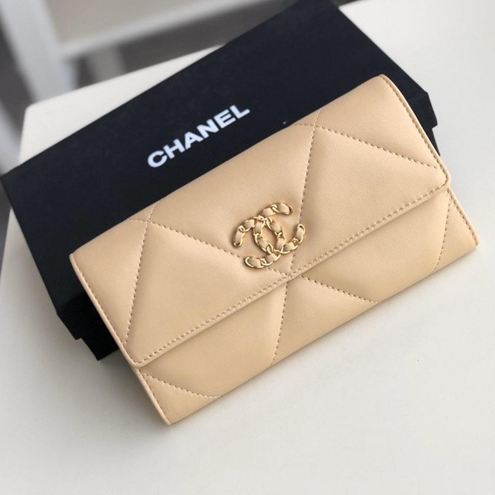 Chanel 19 Quilted Flap Wallet Long Goatskin product image 1, provided for visual reference and product detail review