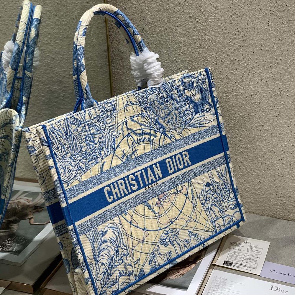 Dior Book Tote product image 2, provided for visual reference and product detail review