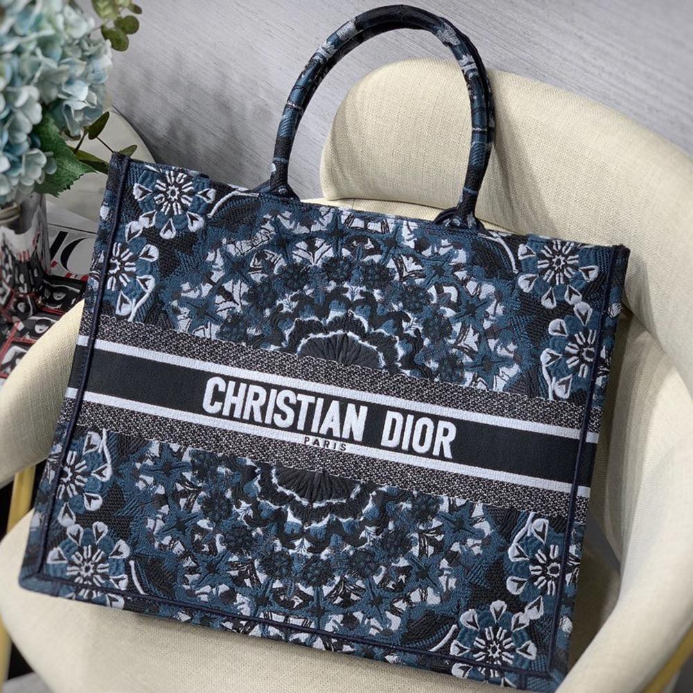 Dior Book Tote product image 1, provided for visual reference and product detail review