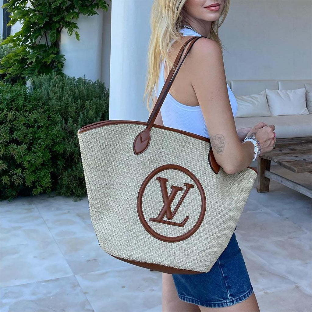LV OnTheGo MM Monogram Canvas Straw Tote Shoulder Bag with Leather Trim 50 cm product image 1, provided for visual reference
