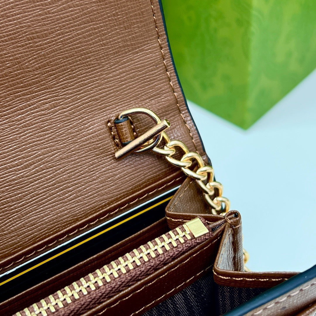 Gucci Brown Saddle Buckle Handbag product image 9, provided for visual reference and product detail review