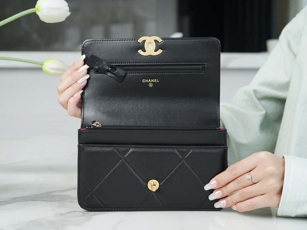 Chanel 19 WOC Wallet On Chain AP0957 Black Flap Bag product image 6, provided for visual reference and product detail review