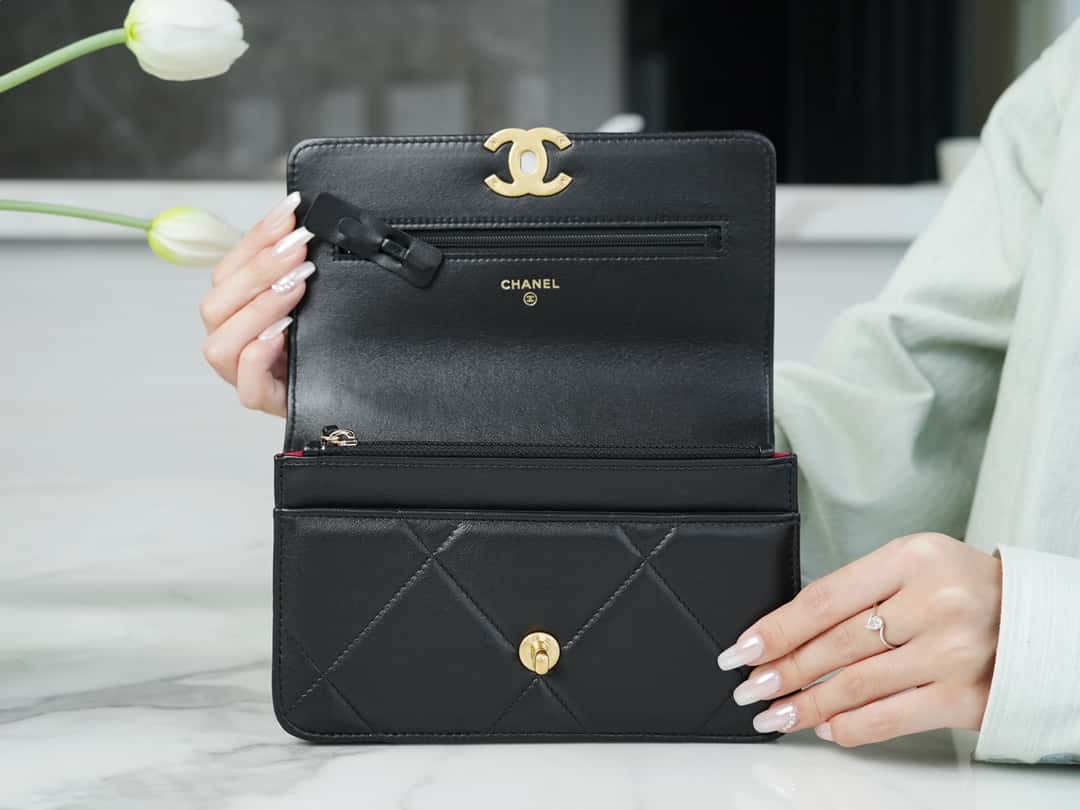Chanel 19 WOC Wallet On Chain AP0957 Black Flap Bag product image 6, provided for visual reference and product detail review
