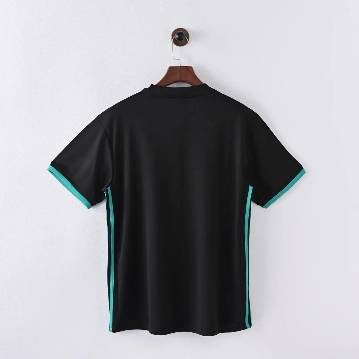 Retro-Real-Madrid-Away-Kit-17/18-Football-Jersey product image 3